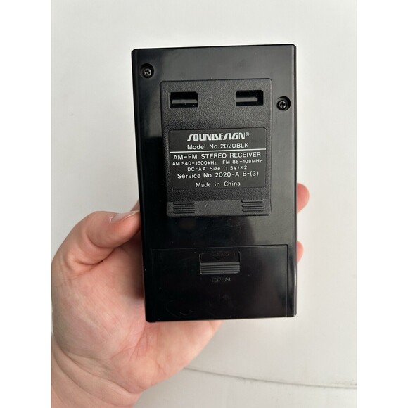 Vintage Retro Soundesign Mini Small Portable AM/FM Radio & Hanging Clip 2020BLK - Picture 2 of 6